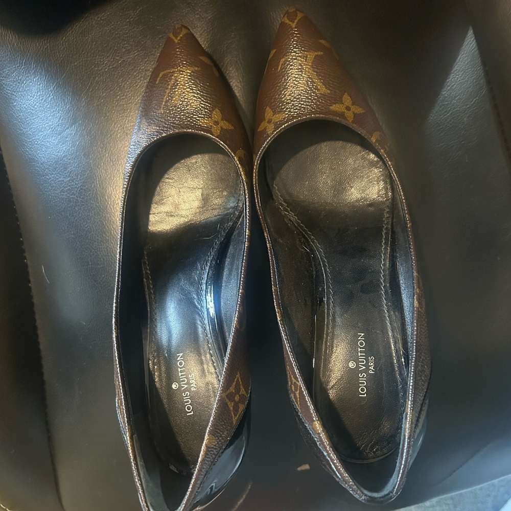 Louis Vuitton Brown Leather Heels Classic Design